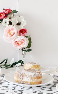 Preview wallpaper donuts, powder, dessert, plates, flowers