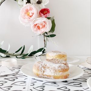 Preview wallpaper donuts, powder, dessert, plates, flowers