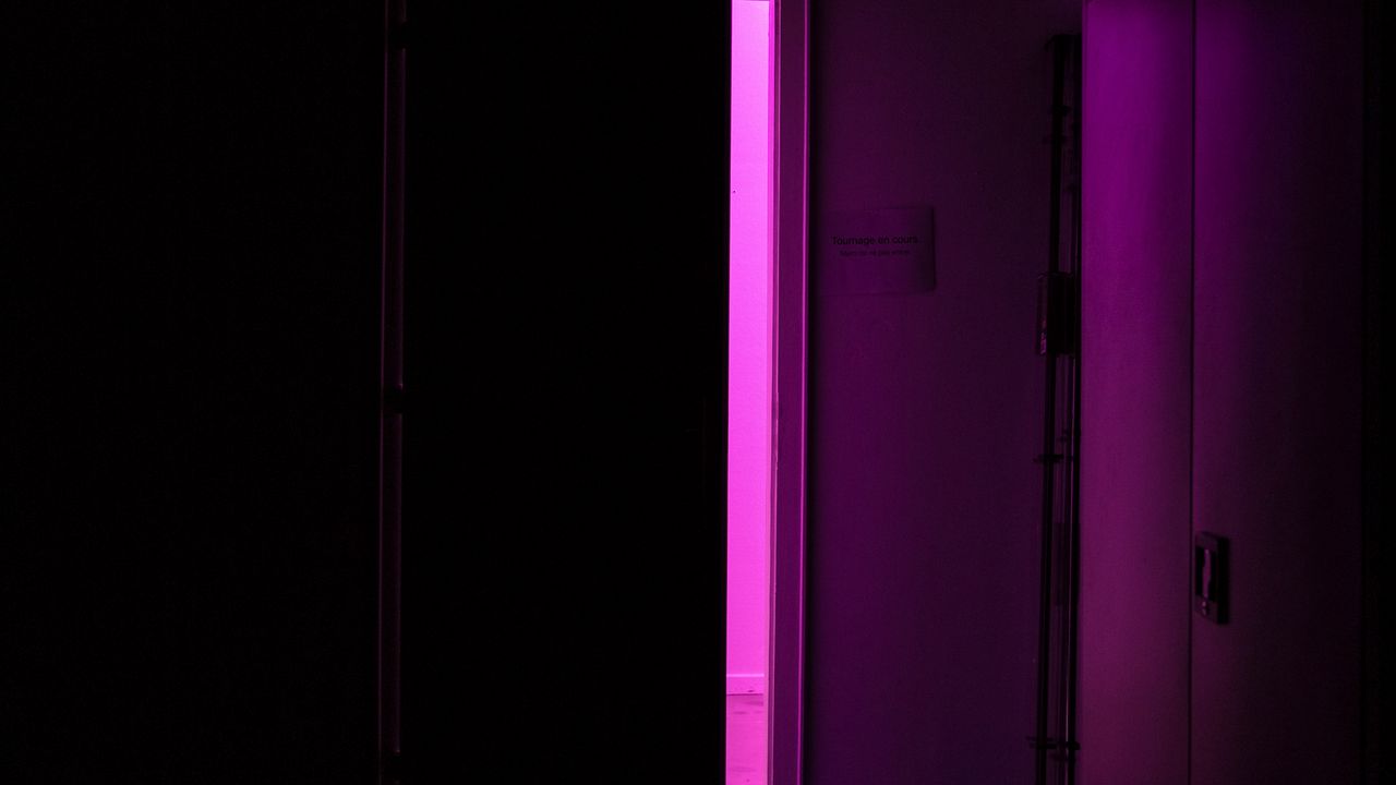 Wallpaper door, dark, room, purple, light