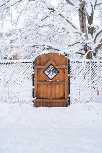 Preview wallpaper door, fence, snow, winter, tree