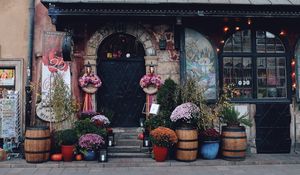 Preview wallpaper door, flowers, decoration