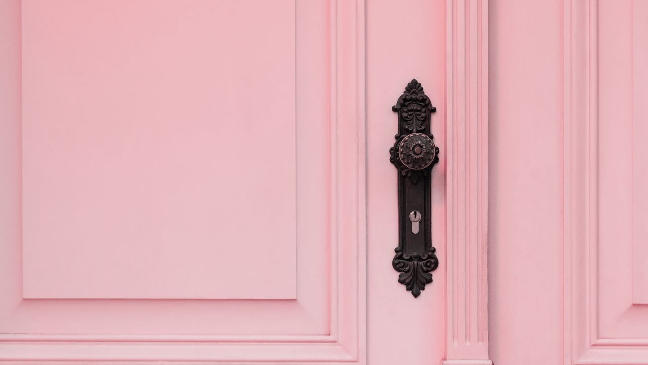 Wallpaper door, handle, lock, pink