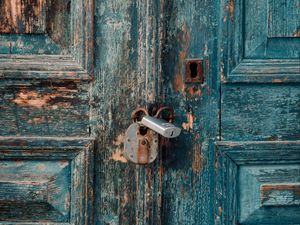 Preview wallpaper door, lock, old, wooden, abandoned