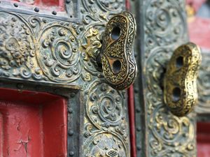 Preview wallpaper door, metal, patterns, japan