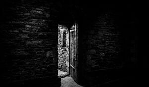 Preview wallpaper door, stone, bw