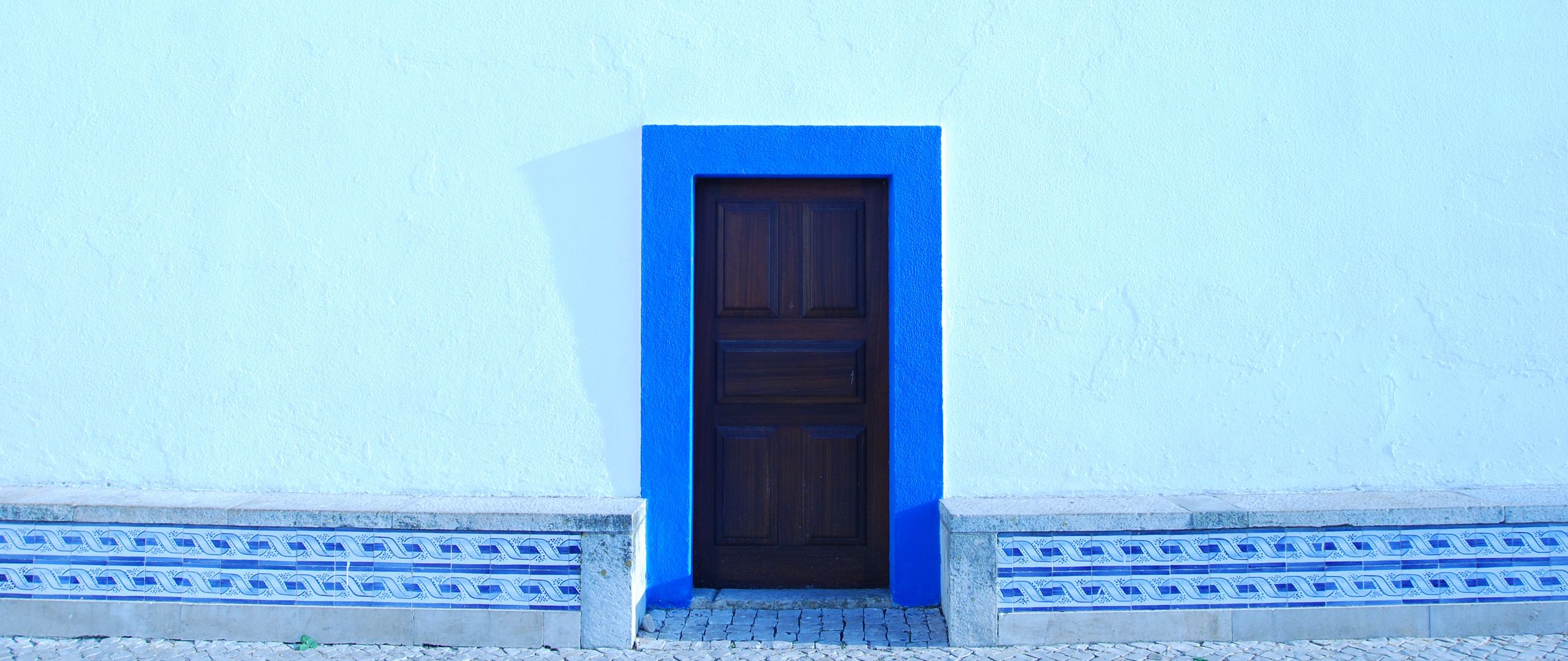 Download wallpaper 2560x1080 door, wall, building, entrance dual wide