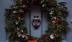 Preview wallpaper door, wreath, decoration, christmas, new year