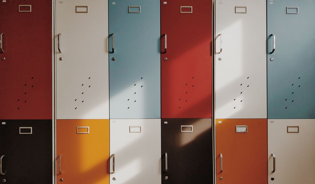 1024x600 Wallpaper doors, lockers, retro, multicolored