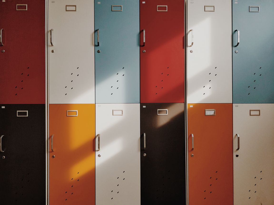 1152x864 Wallpaper doors, lockers, retro, multicolored