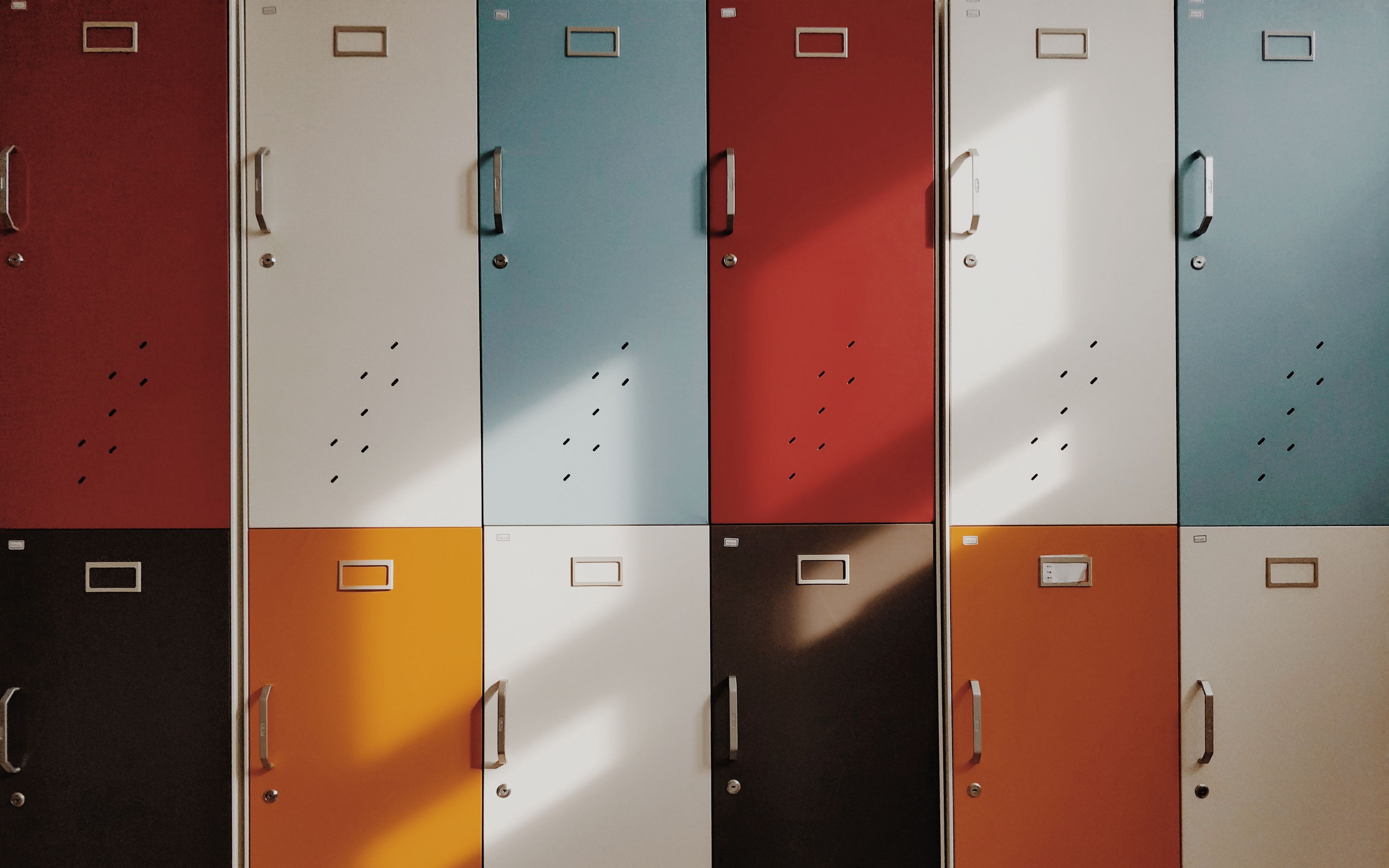 3840x2400 Wallpaper doors, lockers, retro, multicolored