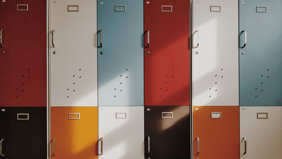 960x544 Wallpaper doors, lockers, retro, multicolored
