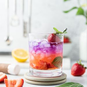 Preview wallpaper drink, strawberries, ice, fruit, mint