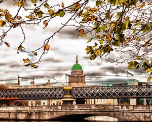 Preview wallpaper dublin, ireland, building, autumn, trees, bridge