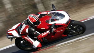 Preview wallpaper ducati, red, motorbike, ducati 1098, movement