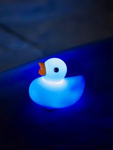 Preview wallpaper duck, glow, blue, dark