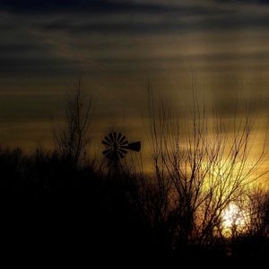 Preview wallpaper dusk, landscape, windmill, horizon, dark