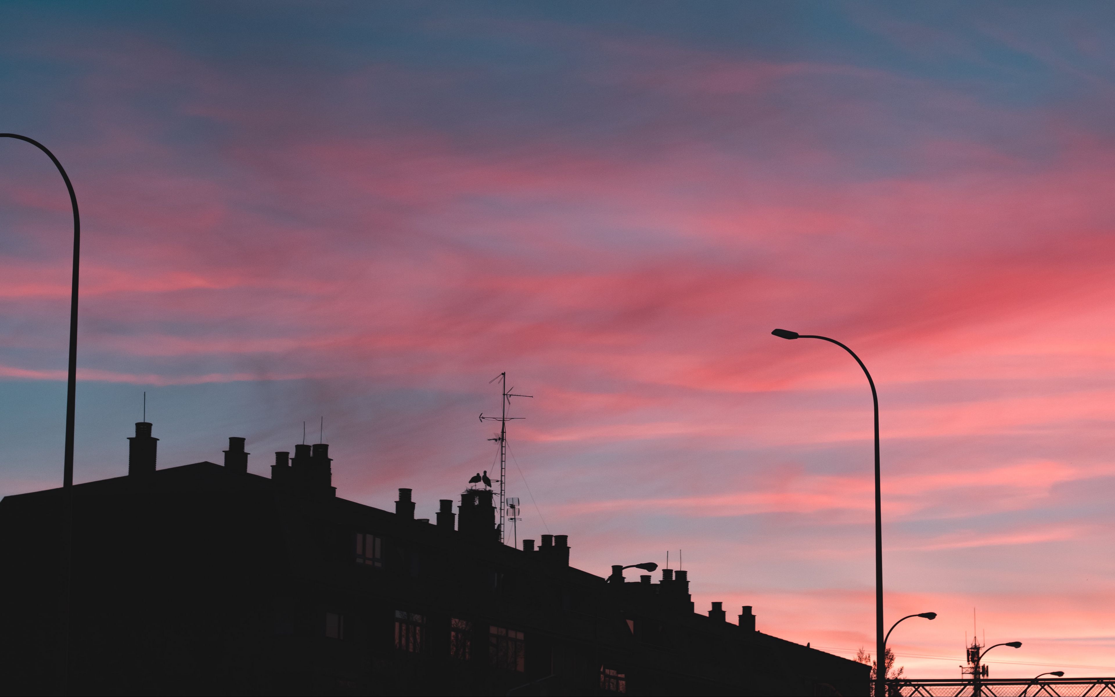 Download wallpaper 3840x2400 dusk, moon, building, silhouette 4k ultra