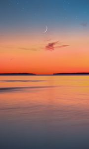 Preview wallpaper dusk, sky, moon, sea, horizon