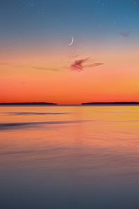 Preview wallpaper dusk, sky, moon, sea, horizon