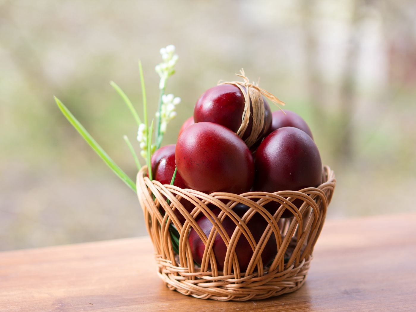 1400x1050 Wallpaper eggs, easter, basket, painted