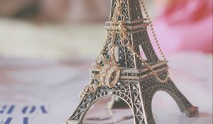 Preview wallpaper eiffel tower, chains, jewelry