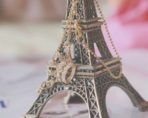 Preview wallpaper eiffel tower, chains, jewelry