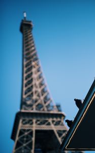 Preview wallpaper eiffel tower, pigeons, roof, blur