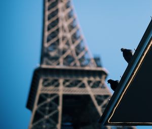 Preview wallpaper eiffel tower, pigeons, roof, blur