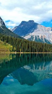 Preview wallpaper emerald lake, national park, lake, trees, reflection, mountains