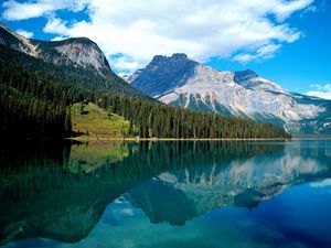 Preview wallpaper emerald lake, national park, lake, trees, reflection, mountains