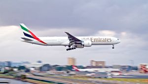 Preview wallpaper emirates, boeing, aircraft, flying, sky