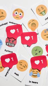 Preview wallpaper emoji, emoticons, likes, stickers