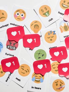Preview wallpaper emoji, emoticons, likes, stickers