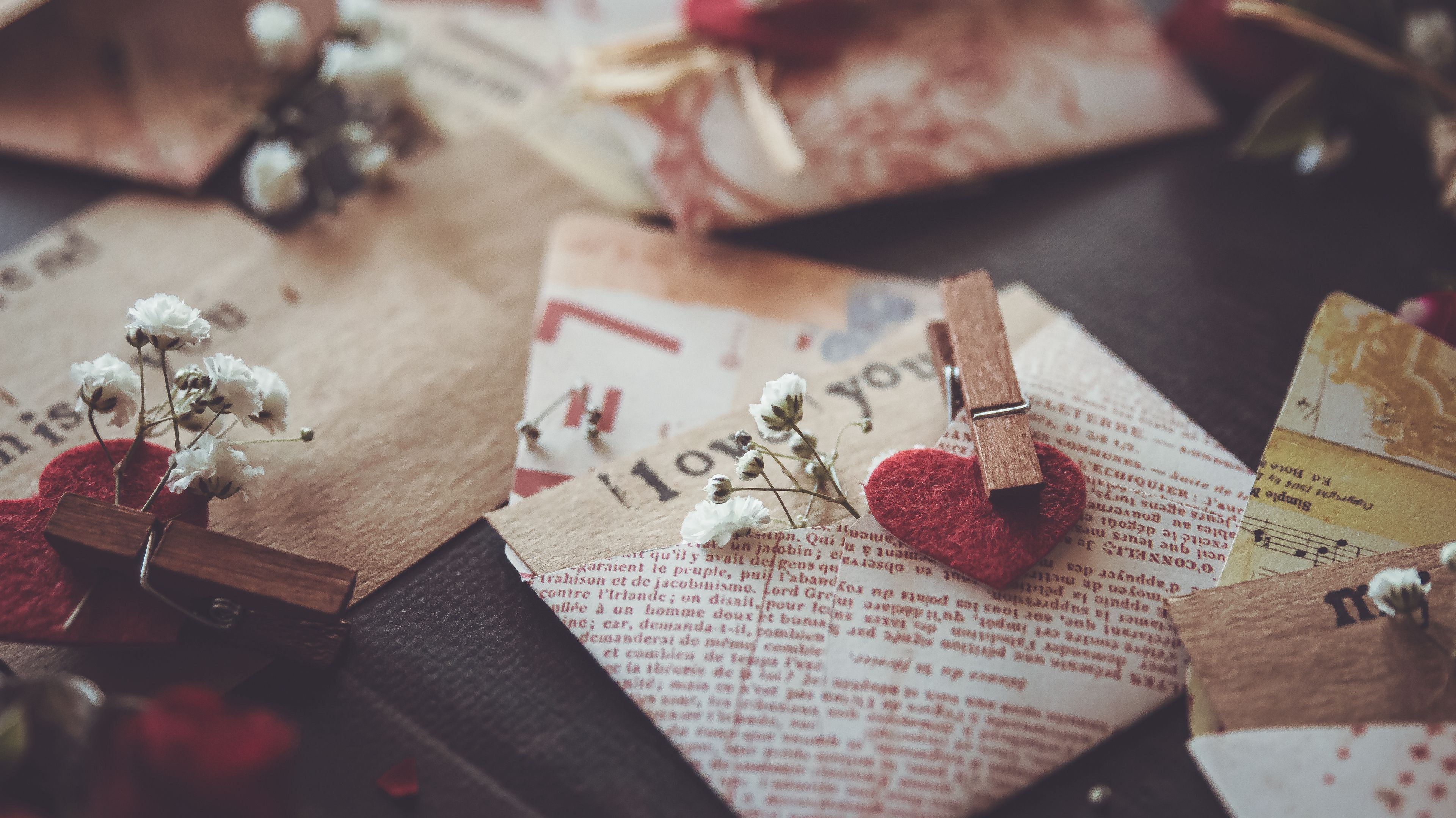 Download wallpaper 3840x2160 envelopes, heart, flowers, love