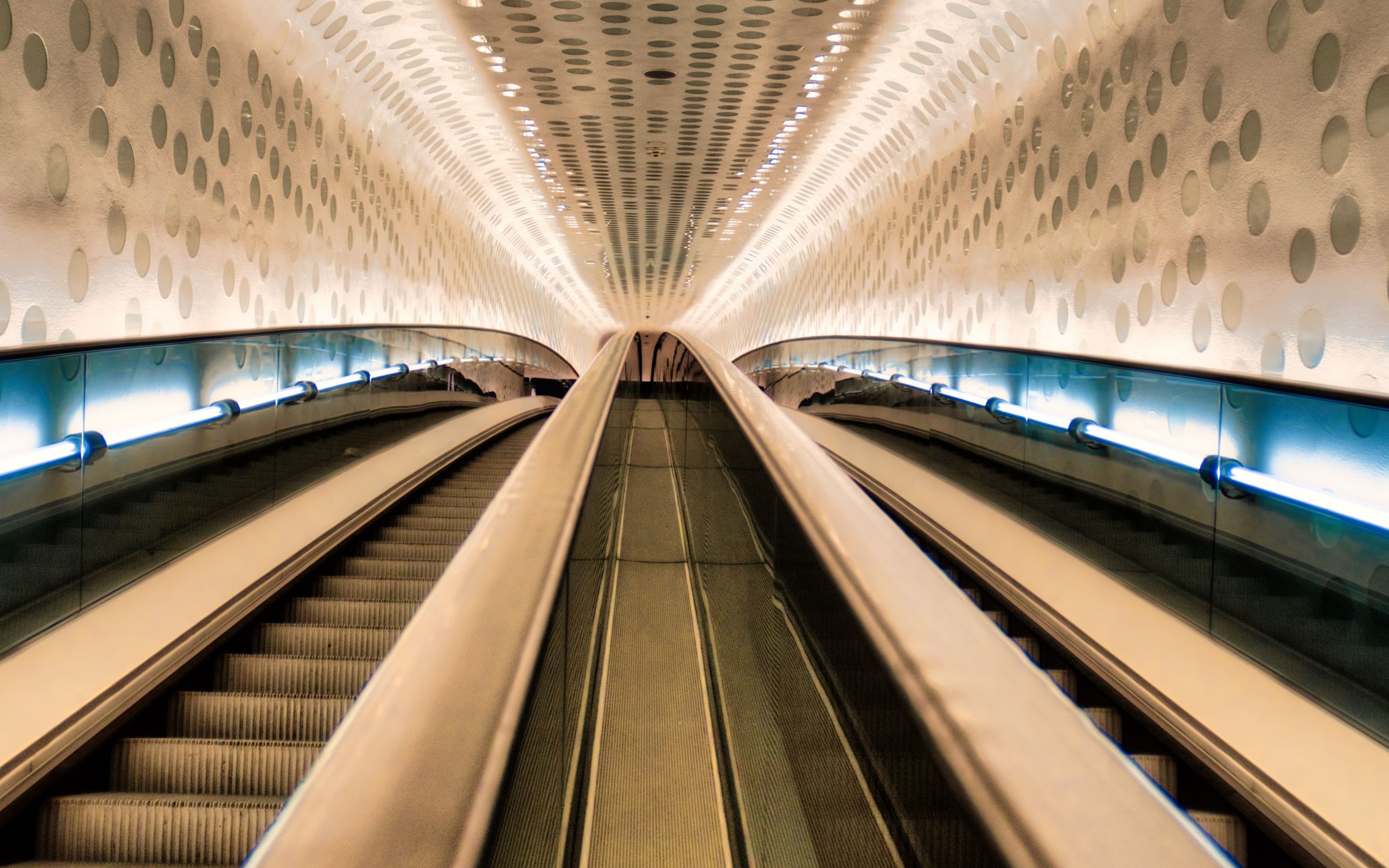 Download wallpaper 2560x1600 escalator, handrails, lights widescreen 16