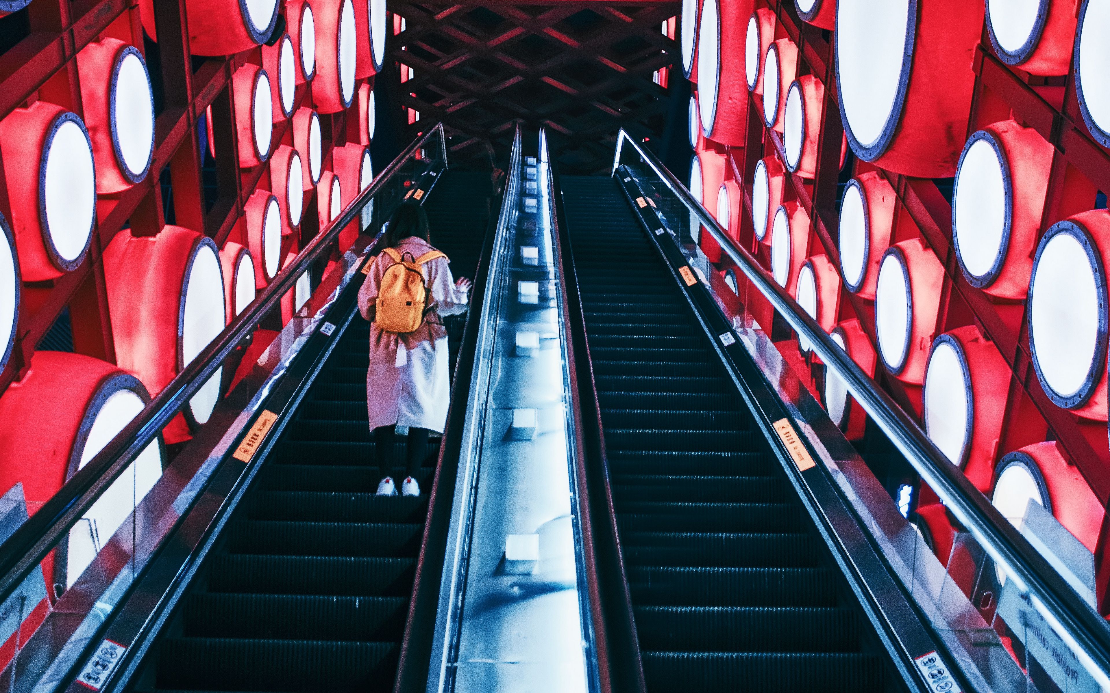 Download wallpaper 3840x2400 escalator, interior, lights, man, steps