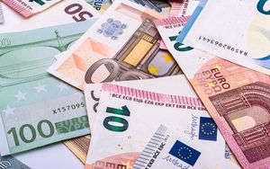 Preview wallpaper euro, bills, money, currency