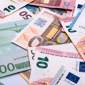 Preview wallpaper euro, bills, money, currency