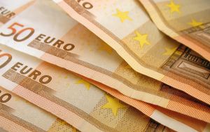 Preview wallpaper euro, money, notes, evil