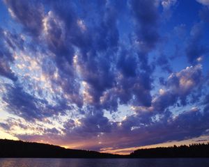 Preview wallpaper evening, clouds, sky, lake