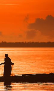 Preview wallpaper evening, decline, orange, person, boat, fishing, networks, outlines