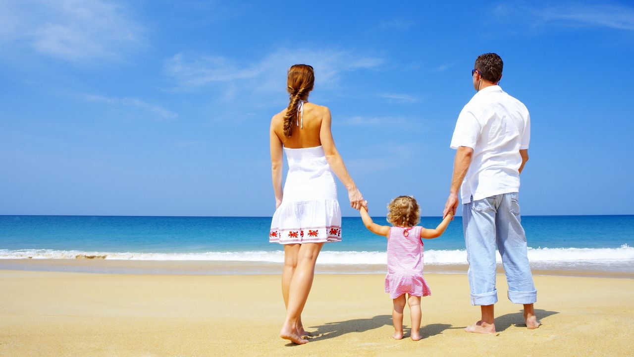Wallpaper family, child, sand, beach, sea, happiness