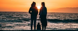 Preview wallpaper family, silhouettes, sea, shore, sunset