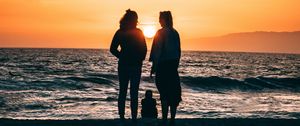 Preview wallpaper family, silhouettes, sea, shore, sunset