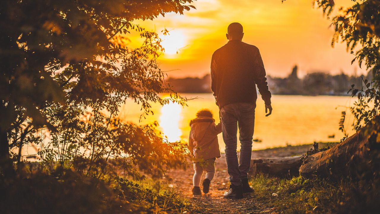 Wallpaper father, daughter, family, sunset, walk