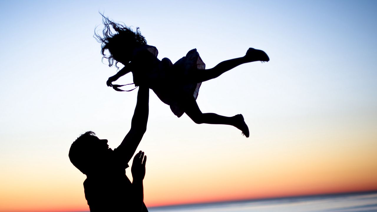 Wallpaper father, daughter, silhouettes, family, happiness