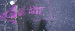 Preview wallpaper feet, asphalt, inscription, start