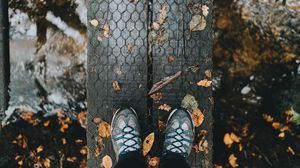 Preview wallpaper feet, autumn, foliage, rain