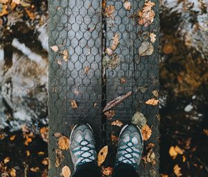 Preview wallpaper feet, autumn, foliage, rain