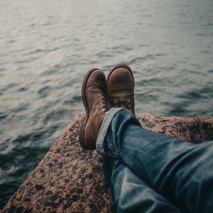 Preview wallpaper feet, boots, sea, water, pier